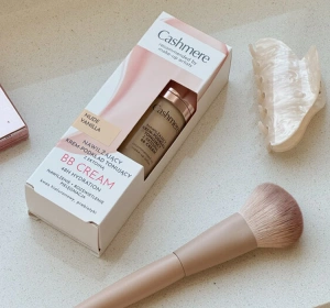 Cashmere BB Cream nawilżający krem-podkład tonujący z ektoiną Nude Vanilla 30 ml