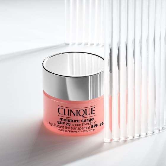 Clinique Hydrate Protect zestaw prezentowy krem do twarzy Moisture Surge SPF25 50 ml + krem pod oczy All About Eyes 5 ml + balsam do ust Moisture Surge 7 ml + kosmetyczka