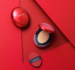 TIRTIR Mask Fit Red Cushion SPF 40 PA++ długotrwały podkład do twarzy w kompakcie 15C Fair Porcelain 18g