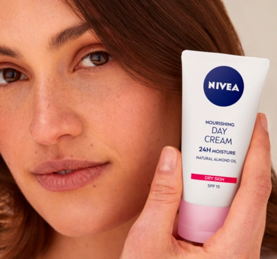 NIVEA 24H Nawilżenia odżywczy krem do twarzy na dzień 50ml