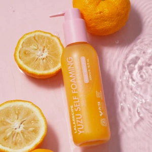 LalaRecipe Yuzu Self Foaming 3in1 Peel Cleanser oczyszczająca pianka do mycia twarzy z kwasami AHA, PHA i BHA 200 ml
