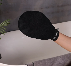 Sister Young Nova złuszczająca rękawica do peelingu ciała Black