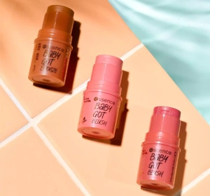 Essence Baby Got Bronze bronzer do twarzy w sztyfcie 10 Cinnamon Spice 5,5g